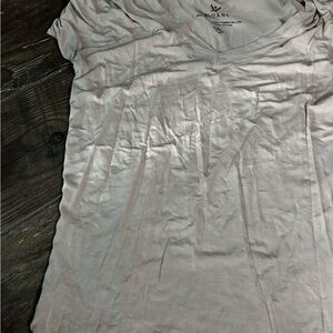 SLANE Women's V-Neck Short Sleeve Tee in Pale Pink